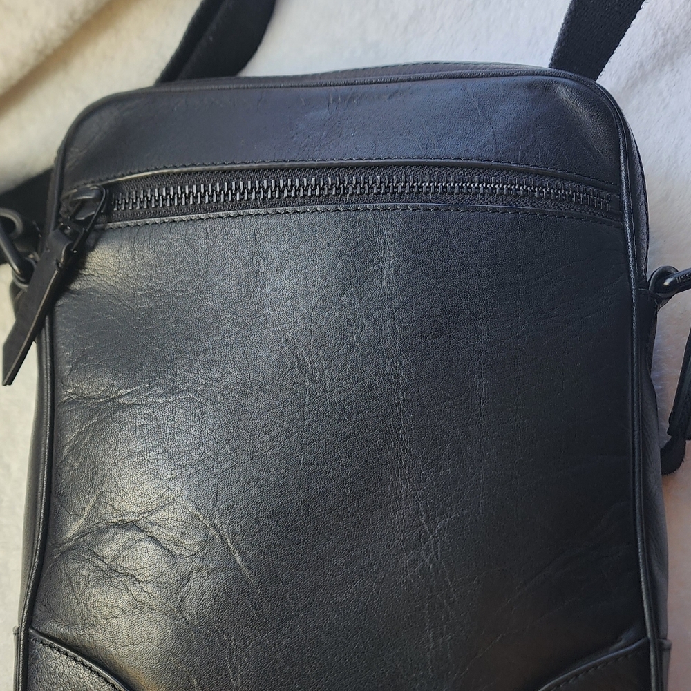 Fossil Men's Sport Buffalo Hide leather courier/messenger bag color Black NWOT